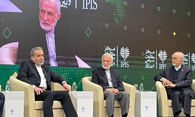 <h6>دکتر خرازی در کنگره ملی سیاست خارجی تبیین کرد:</h6>اولویت‌های روابط خارجی کشور؛ حفظ استقلال، مقاومت در برابر زورگویی و توسعه روابط با همسایگان